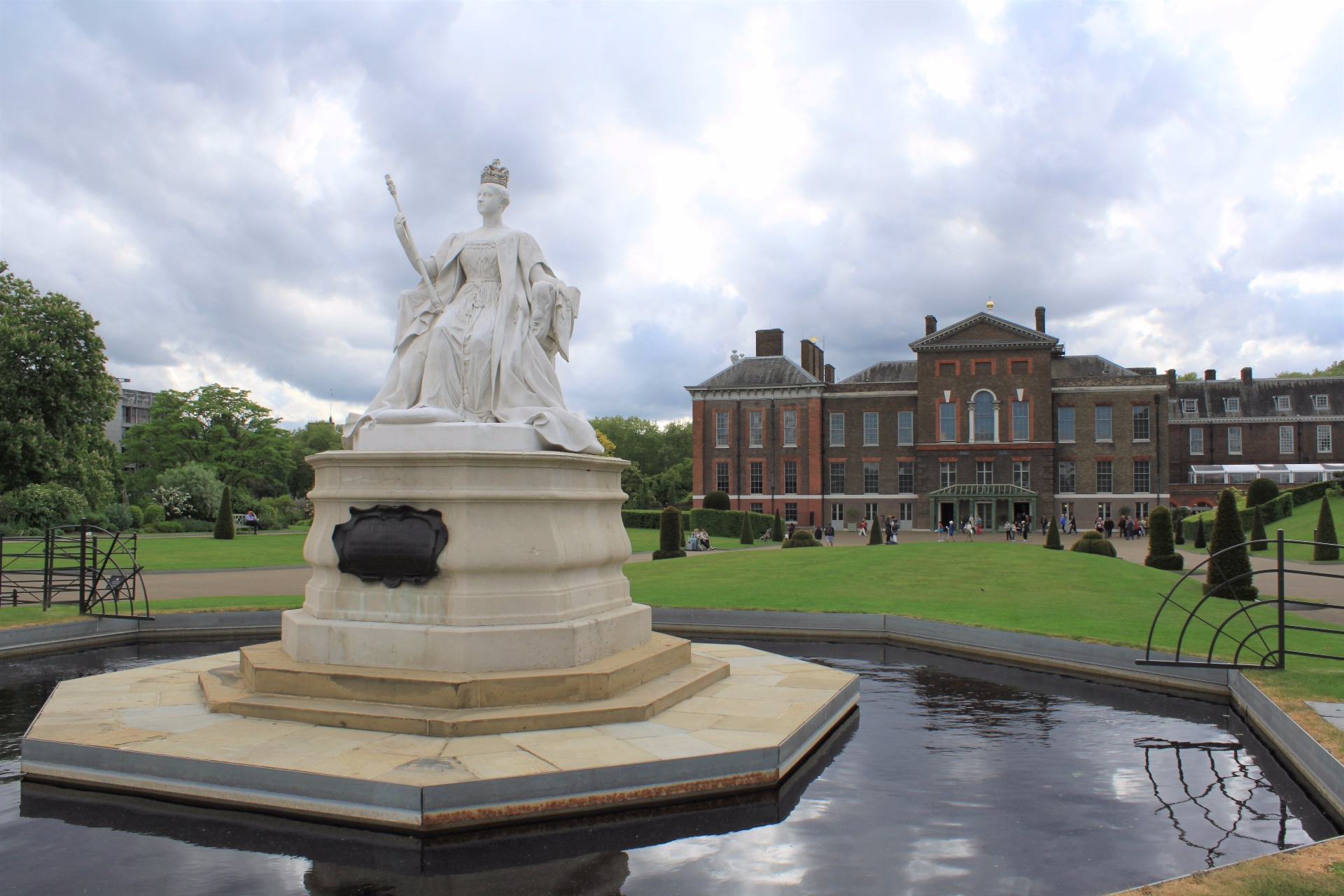 Queen Victoria, Kensingtonin palatsin puisto